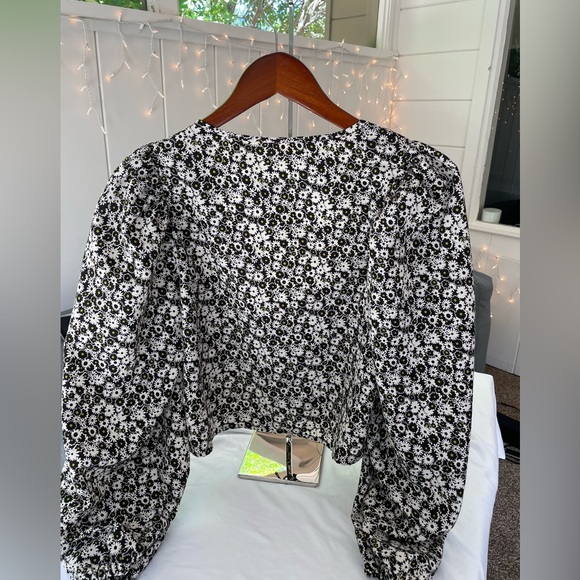 NWT Levi’s Floral Women’s Embry Tie Size Small - Picture 2 of 5